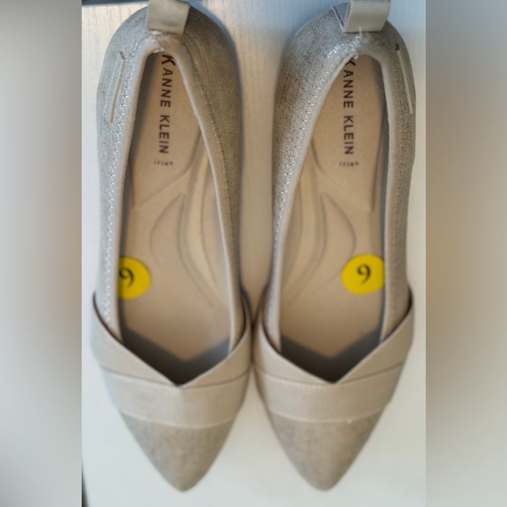 Elegant Beige Women's Flats